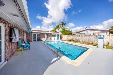 Casa en venta en Cutler Bay, Florida, 3 dormitorios, 243.03 m2 № 2035421 - foto 25