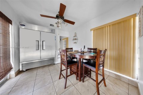 Casa en venta en Cutler Bay, Florida, 3 dormitorios, 243.03 m2 № 2035421 - foto 26