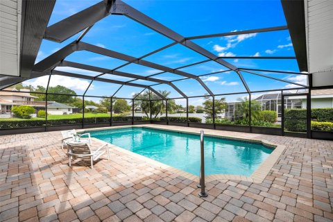 House in Saint Petersburg, Florida 4 bedrooms, 190.64 sq.m. № 2151746 - photo 2