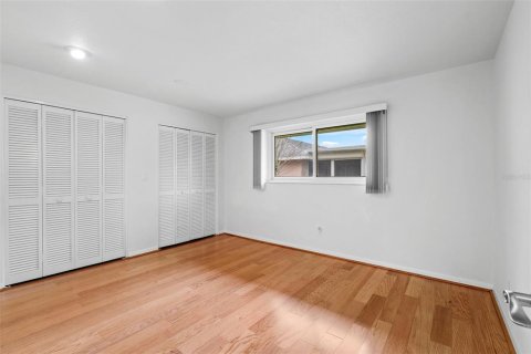 House in Saint Petersburg, Florida 4 bedrooms, 190.64 sq.m. № 2151746 - photo 25