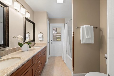 House in Saint Petersburg, Florida 4 bedrooms, 190.64 sq.m. № 2151746 - photo 27