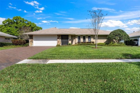 House in Saint Petersburg, Florida 4 bedrooms, 190.64 sq.m. № 2151746