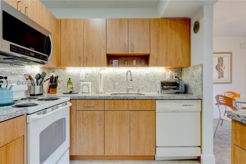 Condo in Miami, Florida, 2 bedrooms  № 2026023 - photo 4