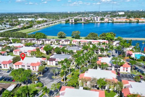 Condo in Miami, Florida, 2 bedrooms  № 2026023 - photo 28