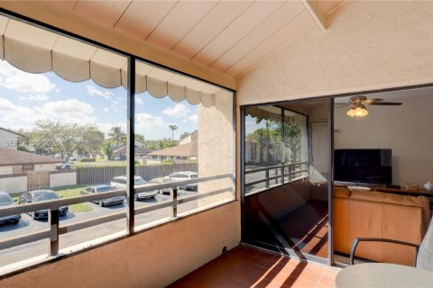 Condo in Miami, Florida, 2 bedrooms  № 2026023 - photo 25