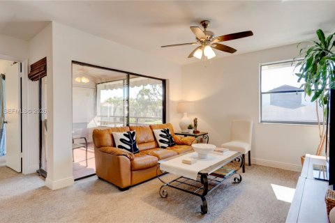 Condo in Miami, Florida, 2 bedrooms  № 2026023 - photo 8