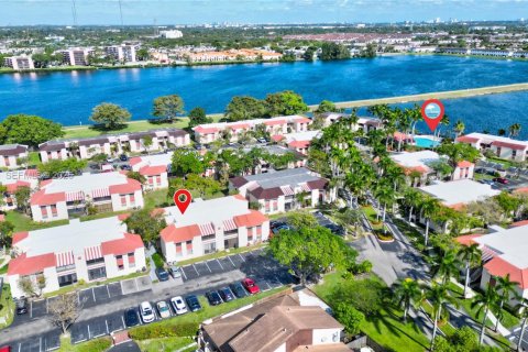 Condo in Miami, Florida, 2 bedrooms  № 2026023 - photo 27