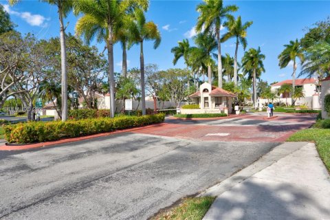 Condo in Miami, Florida, 2 bedrooms  № 2026023 - photo 26