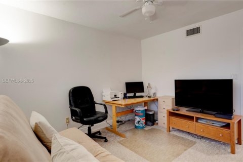 Condo in Miami, Florida, 2 bedrooms  № 2026023 - photo 20