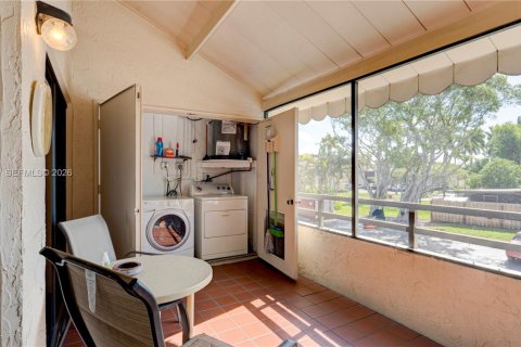 Condo in Miami, Florida, 2 bedrooms  № 2026023 - photo 24