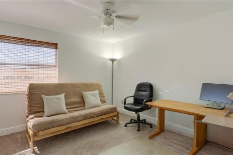 Condo in Miami, Florida, 2 bedrooms  № 2026023 - photo 19