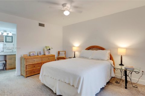 Condo in Miami, Florida, 2 bedrooms  № 2026023 - photo 9