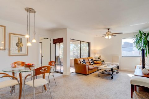 Condo in Miami, Florida, 2 bedrooms  № 2026023