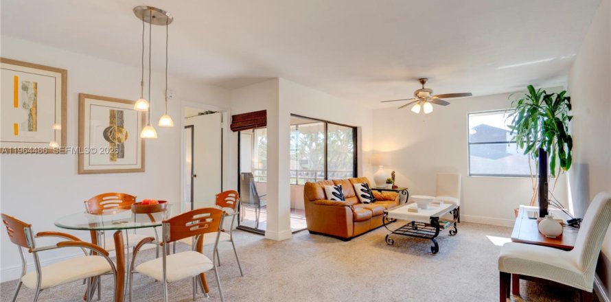 Condo in Miami, Florida, 2 bedrooms  № 2026023