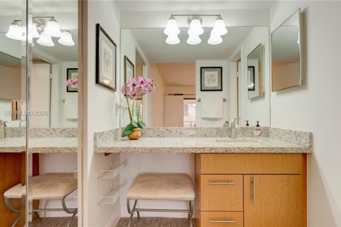 Condo in Miami, Florida, 2 bedrooms  № 2026023 - photo 10