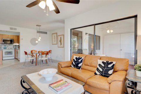 Condo in Miami, Florida, 2 bedrooms  № 2026023 - photo 22