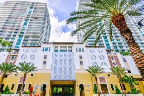 Copropriété à vendre à Sunny Isles Beach, Floride: 2 chambres, 141.58 m2 № 2385411 - photo 2