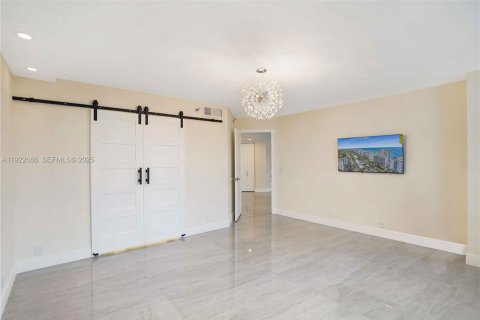 Copropriété à louer à Aventura, Floride: 2 chambres, 136.01 m2 № 1976506 - photo 4