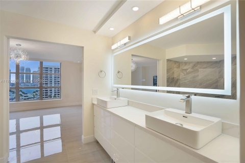 Copropriété à louer à Aventura, Floride: 2 chambres, 136.01 m2 № 1976506 - photo 13