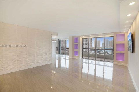 Copropriété à louer à Aventura, Floride: 2 chambres, 136.01 m2 № 1976506 - photo 1