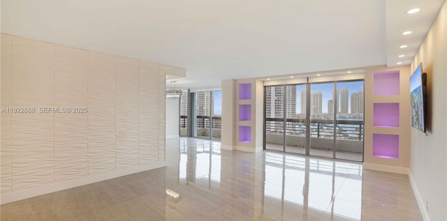 Condo à Aventura, Floride, 2 chambres  № 1976506