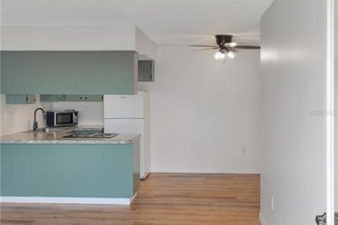 Condo in Holiday, Florida, 2 bedrooms  № 1848175 - photo 3