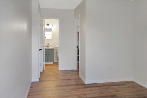 Condo in Holiday, Florida, 2 bedrooms  № 1848175 - photo 6