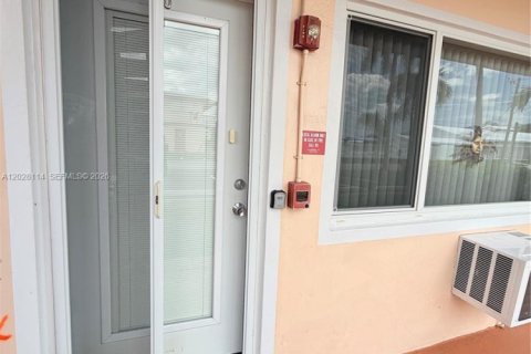 Copropriété à vendre à Hallandale Beach, Floride: 1 chambre № 2146097 - photo 3
