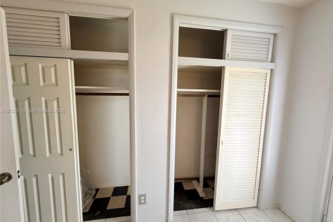 Copropriété à vendre à Hallandale Beach, Floride: 1 chambre № 2146097 - photo 13
