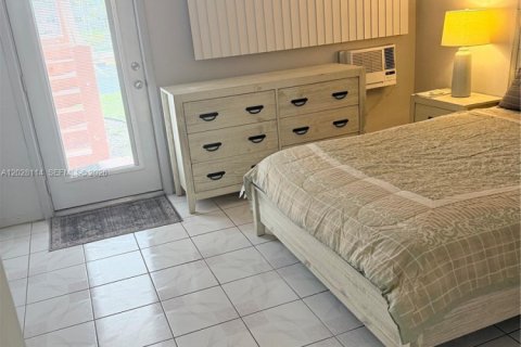 Copropriété à vendre à Hallandale Beach, Floride: 1 chambre № 2146097 - photo 11