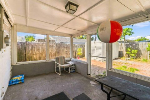 House in Tampa, Florida 3 bedrooms, 107.02 sq.m. № 2306275 - photo 17