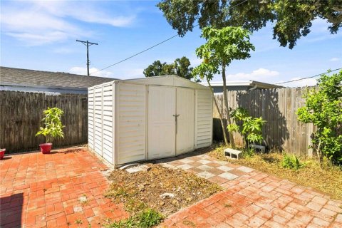 House in Tampa, Florida 3 bedrooms, 107.02 sq.m. № 2306275 - photo 20