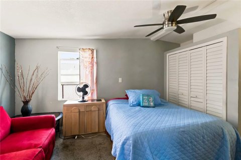 House in Tampa, Florida 3 bedrooms, 107.02 sq.m. № 2306275 - photo 9
