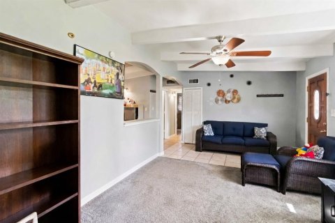 House in Tampa, Florida 3 bedrooms, 107.02 sq.m. № 2306275 - photo 5