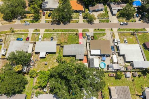 House in Tampa, Florida 3 bedrooms, 107.02 sq.m. № 2306275 - photo 22