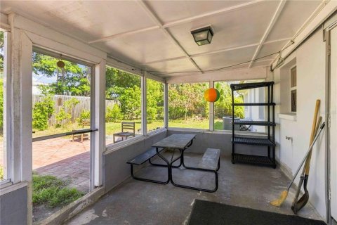 House in Tampa, Florida 3 bedrooms, 107.02 sq.m. № 2306275 - photo 16