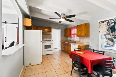 House in Tampa, Florida 3 bedrooms, 107.02 sq.m. № 2306275 - photo 7