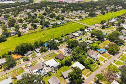 House in Tampa, Florida 3 bedrooms, 107.02 sq.m. № 2306275 - photo 23