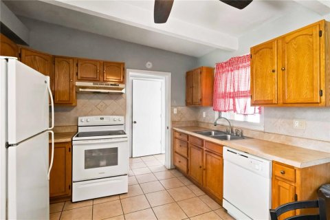 House in Tampa, Florida 3 bedrooms, 107.02 sq.m. № 2306275 - photo 6