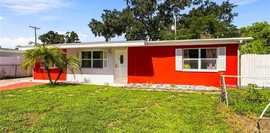 House in Tampa, Florida 3 bedrooms, 107.02 sq.m. № 2306275