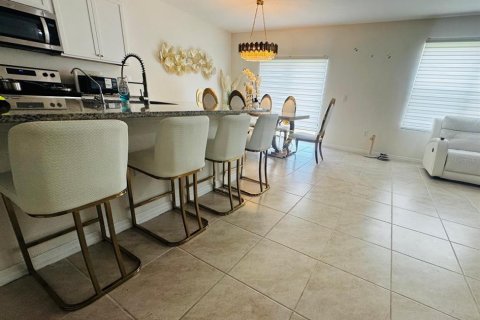 Villa ou maison à vendre à Haines City, Floride: 5 chambres, 250.46 m2 № 1914394 - photo 6