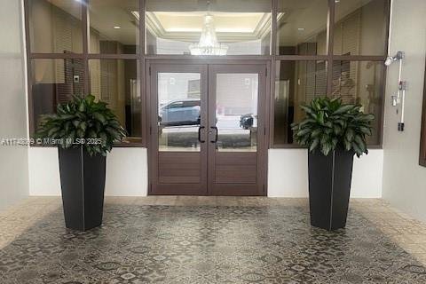 Condo in Coral Gables, Florida, 2 bedrooms  № 1958129 - photo 14