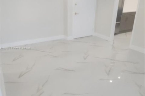 Condo in Hallandale Beach, Florida, 2 bedrooms  № 1726955 - photo 23