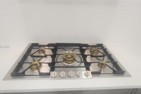 Condo in Hallandale Beach, Florida, 2 bedrooms  № 1726955 - photo 16