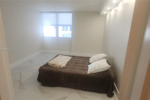 Condo in Hallandale Beach, Florida, 2 bedrooms  № 1726955 - photo 28