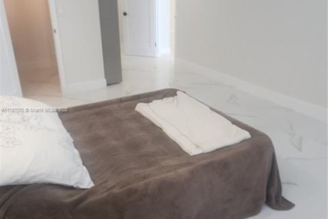 Condo in Hallandale Beach, Florida, 2 bedrooms  № 1726955 - photo 29