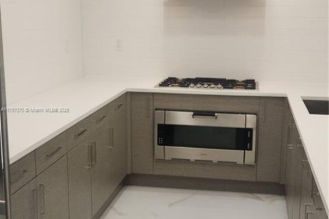 Condo in Hallandale Beach, Florida, 2 bedrooms  № 1726955 - photo 7