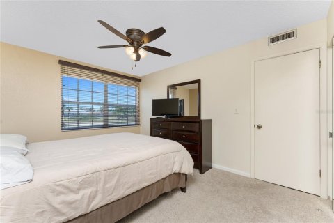 Condo in Rotonda, Florida, 2 bedrooms  № 1619463 - photo 18