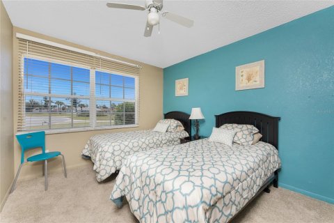 Condo in Rotonda, Florida, 2 bedrooms  № 1619463 - photo 21
