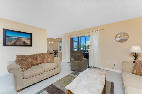 Condo in Rotonda, Florida, 2 bedrooms  № 1619463 - photo 9